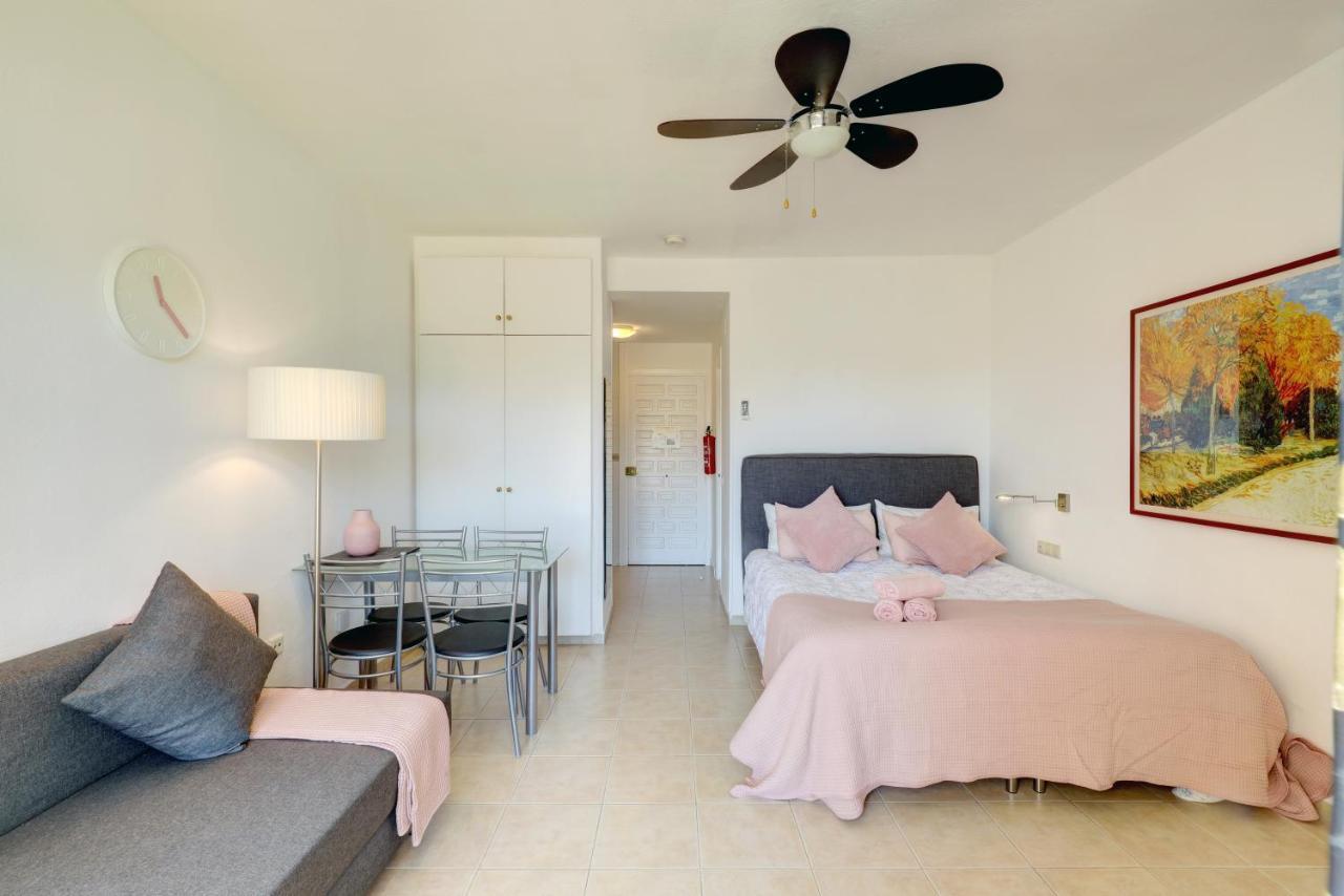 075 - Sea View Studio In Benal Beach Holiday *